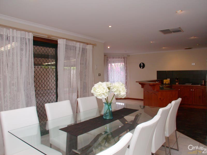 15 Mildara Close, Woodcroft SA 5162