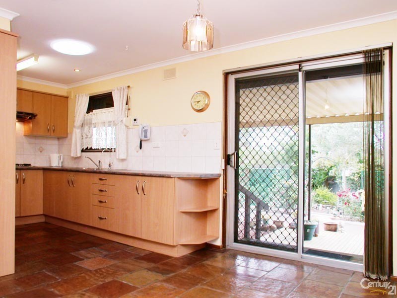 5 Haseldene Drive, Christie Downs SA 5164