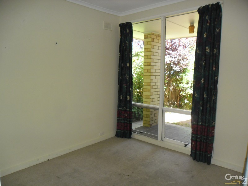 8 Madeline Crescent, Hallett Cove SA 5158