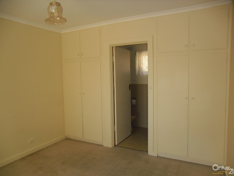 8 Madeline Crescent, Hallett Cove SA 5158