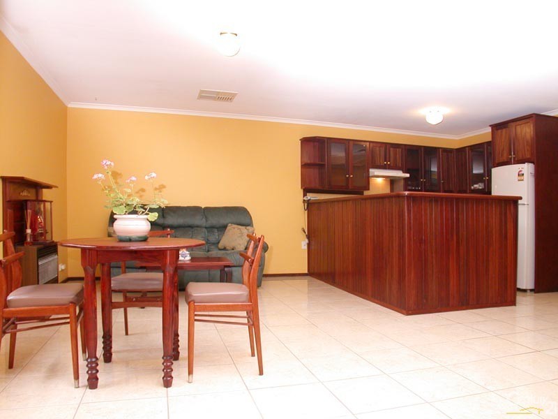 9 Parkes Avenue, Woodcroft SA 5162