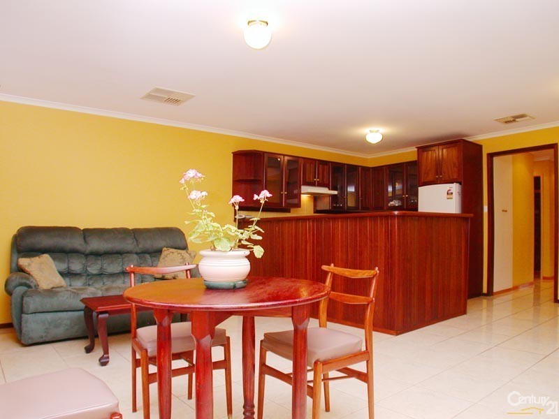 9 Parkes Avenue, Woodcroft SA 5162