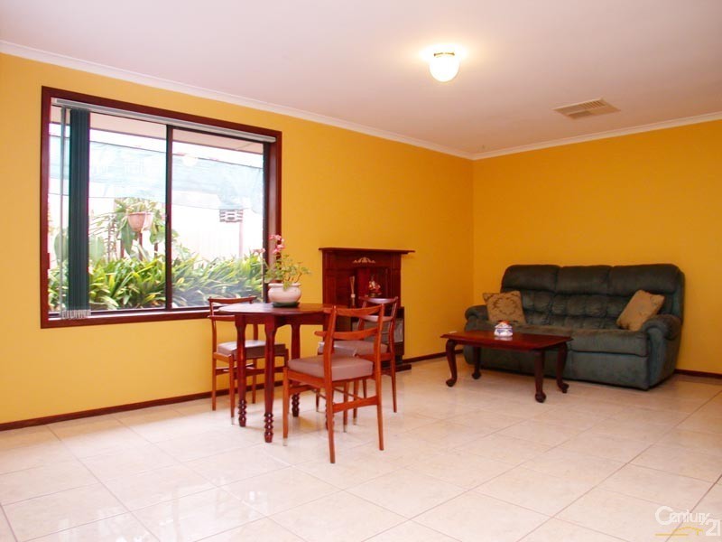 9 Parkes Avenue, Woodcroft SA 5162