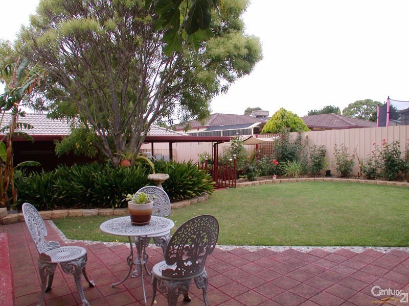 9 Parkes Avenue, Woodcroft SA 5162