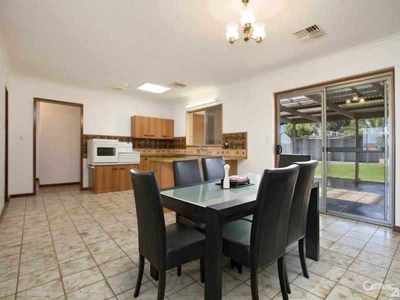 10 Braemar Avenue, Morphett Vale SA 5162