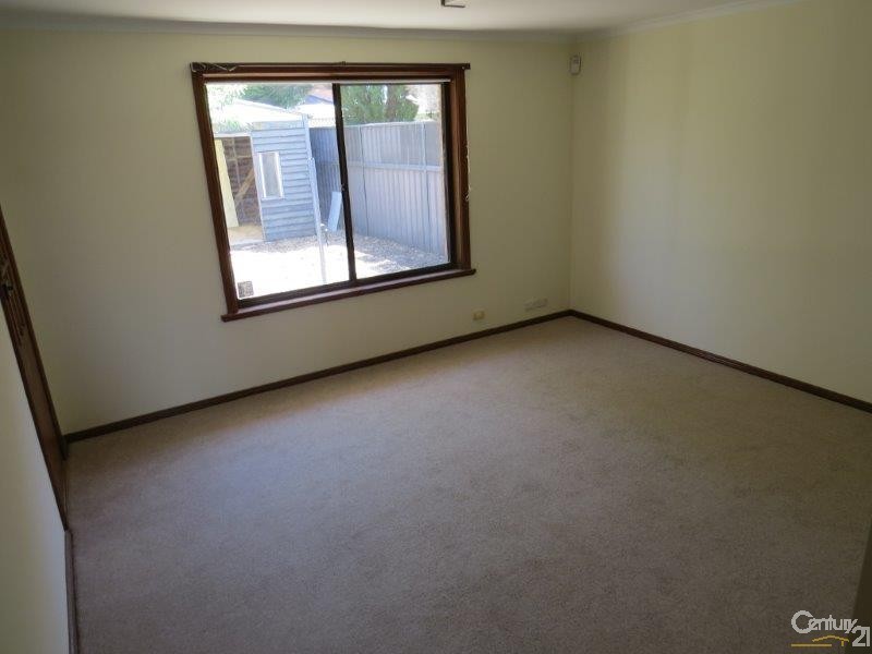 5 Redgate Court, Moana SA 5169