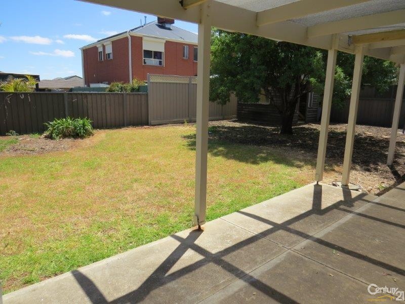 5 Redgate Court, Moana SA 5169