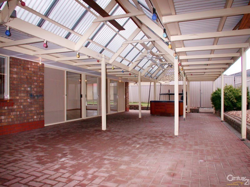 27 Zabica Avenue, Woodcroft SA 5162