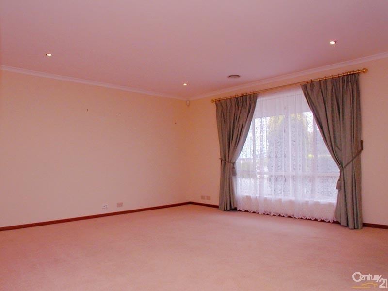 27 Zabica Avenue, Woodcroft SA 5162