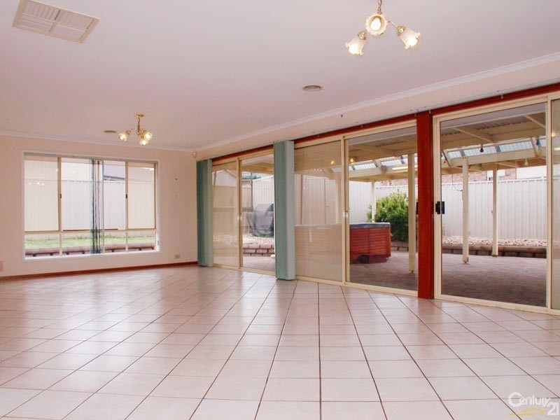 27 Zabica Avenue, Woodcroft SA 5162