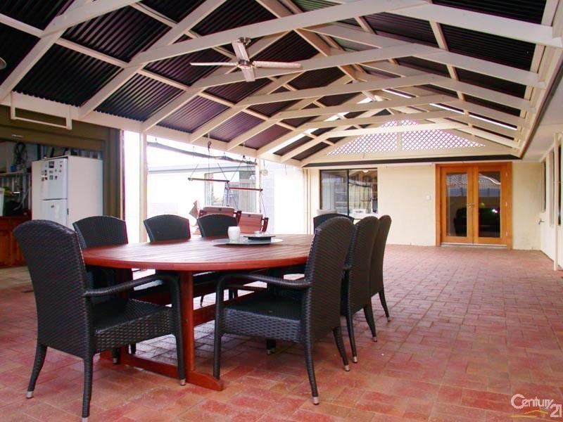 18 Hurtle Street, Woodcroft SA 5162