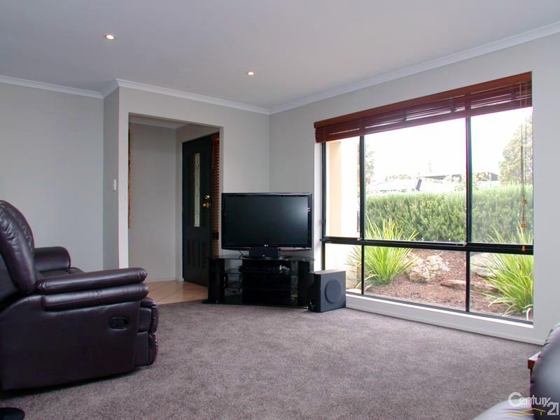 18 Hurtle Street, Woodcroft SA 5162