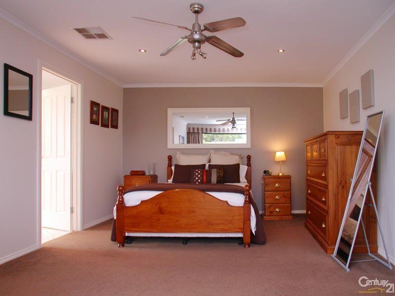 18 Hurtle Street, Woodcroft SA 5162