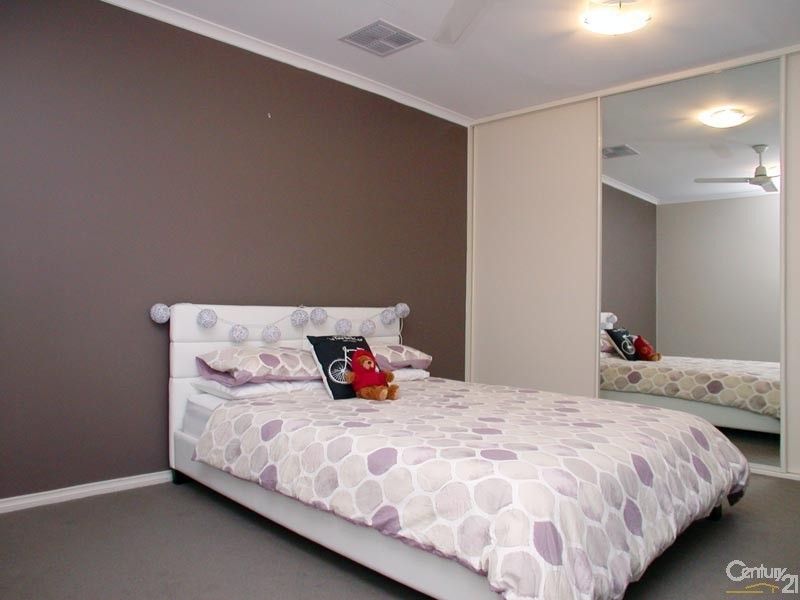 18 Hurtle Street, Woodcroft SA 5162