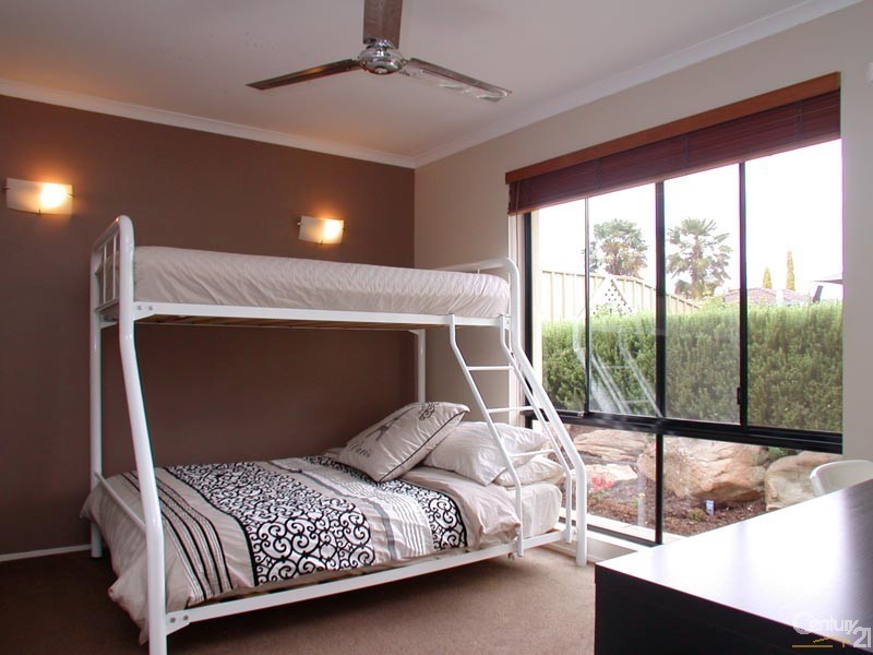 18 Hurtle Street, Woodcroft SA 5162