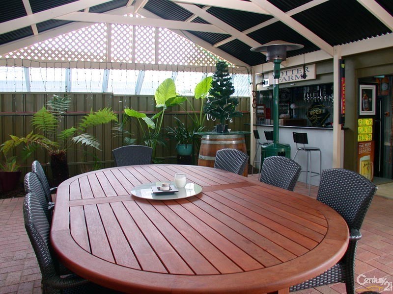 18 Hurtle Street, Woodcroft SA 5162