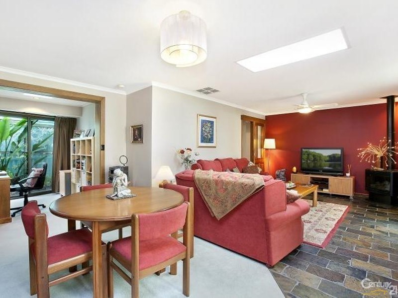 4 Koomooloo Crescent, Hallett Cove SA 5158