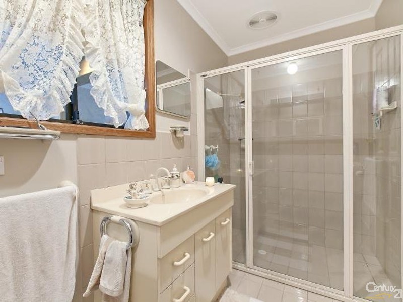 4 Koomooloo Crescent, Hallett Cove SA 5158