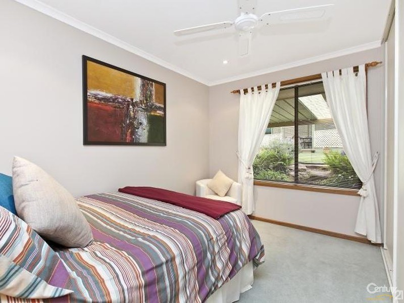 4 Koomooloo Crescent, Hallett Cove SA 5158