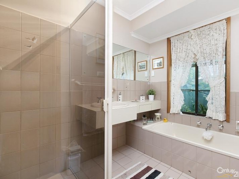 4 Koomooloo Crescent, Hallett Cove SA 5158