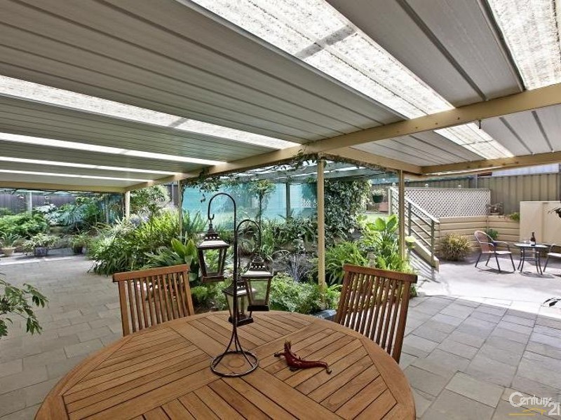 4 Koomooloo Crescent, Hallett Cove SA 5158
