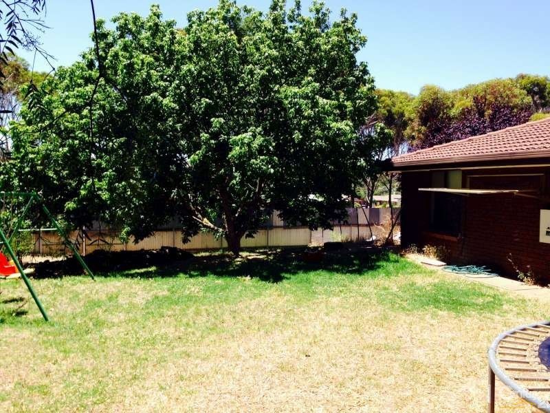 1 Tanderra Court, Morphett Vale SA 5162