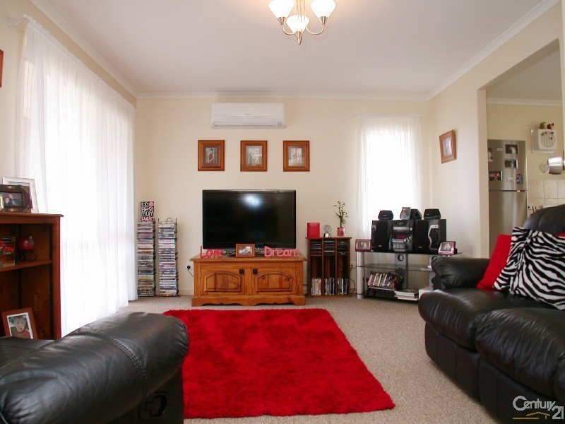 2 Cooder Cres, Morphett Vale SA 5162