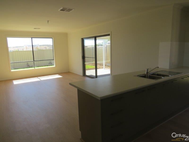 28 Manordale Court, Seaford Meadows SA 5169