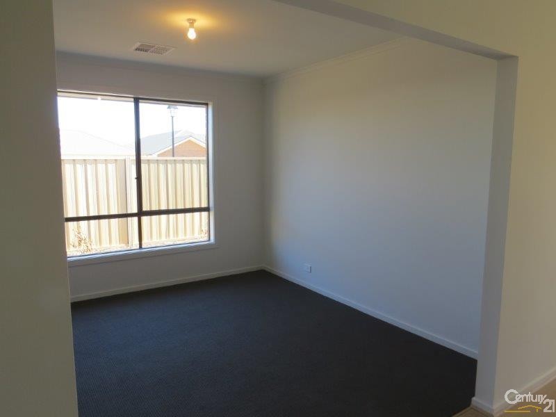 28 Manordale Court, Seaford Meadows SA 5169