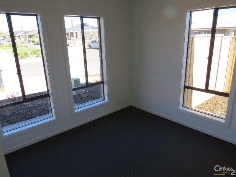 28 Manordale Court, Seaford Meadows SA 5169