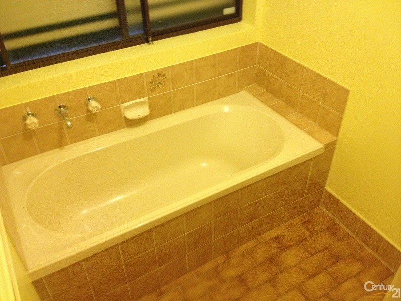 18 Warburton Drive, Woodcroft SA 5162