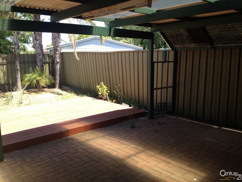 18 Warburton Drive, Woodcroft SA 5162