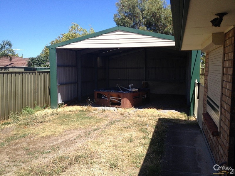 18 Warburton Drive, Woodcroft SA 5162