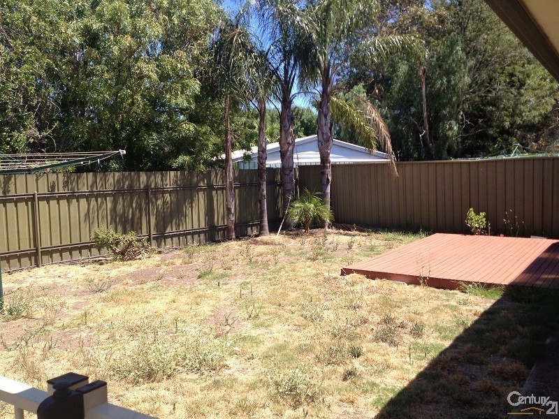 18 Warburton Drive, Woodcroft SA 5162