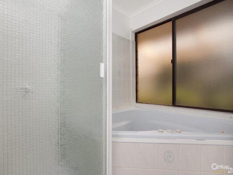 7 Caspian Court, Woodcroft SA 5162