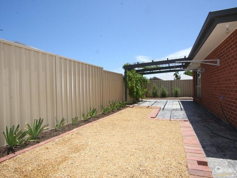 5 Yarr Cres, Seaford Meadows SA 5169