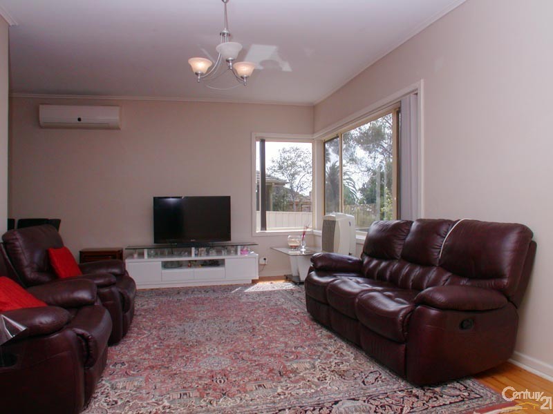 28 Naldera Crescent, Seacliff Park SA 5049