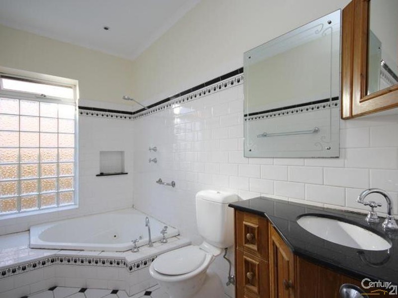 28 Naldera Crescent, Seacliff Park SA 5049