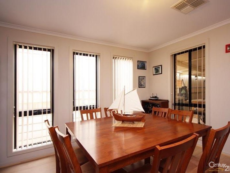 16 Fuschia Street, Huntfield Heights SA 5163