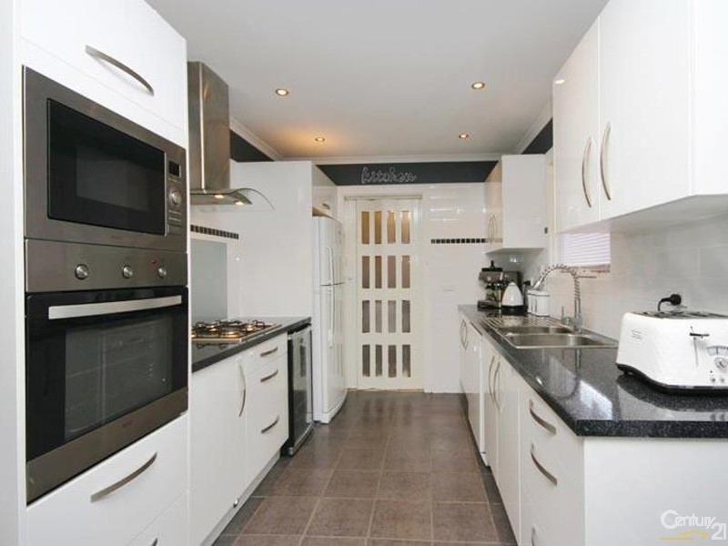 2 Julian Street, Christie Downs SA 5164