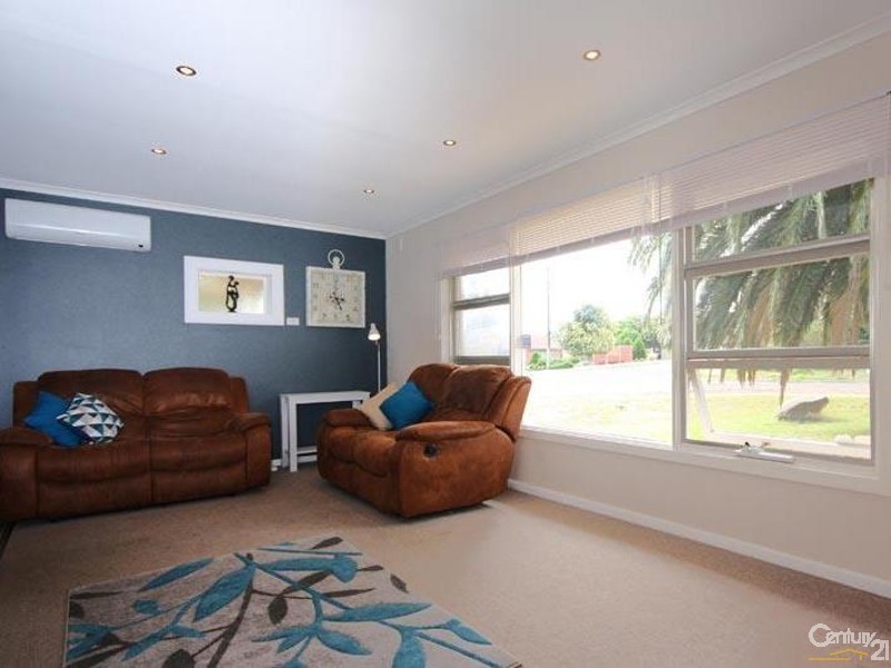 2 Julian Street, Christie Downs SA 5164