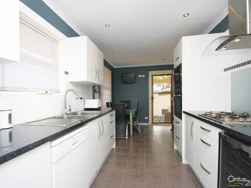 2 Julian Street, Christie Downs SA 5164