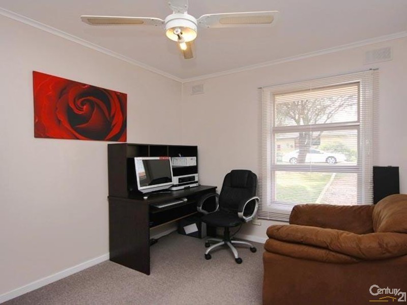 2 Julian Street, Christie Downs SA 5164