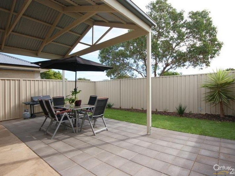 2 Julian Street, Christie Downs SA 5164