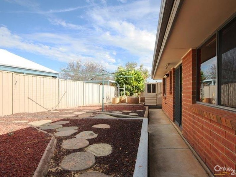 2 Whitney Crescent, Seaford SA 5169