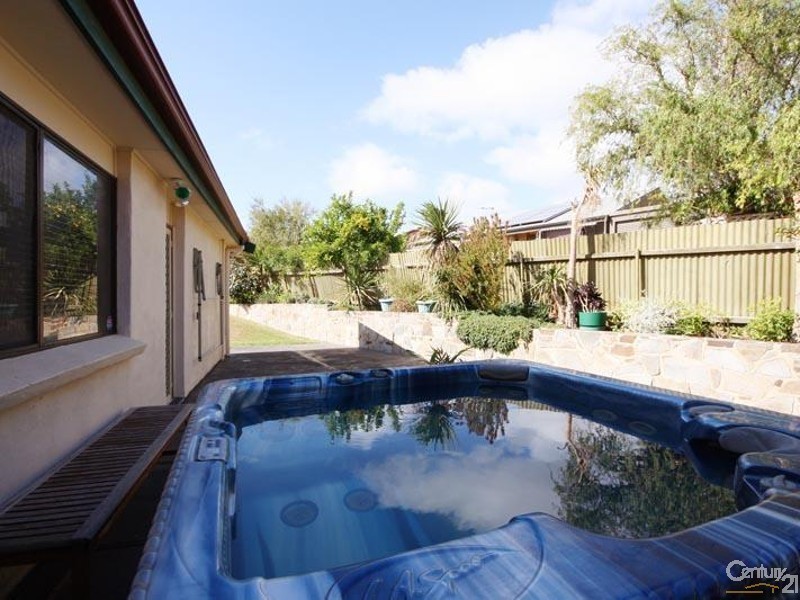 16 Stirling Avenue, Sellicks Beach SA 5174