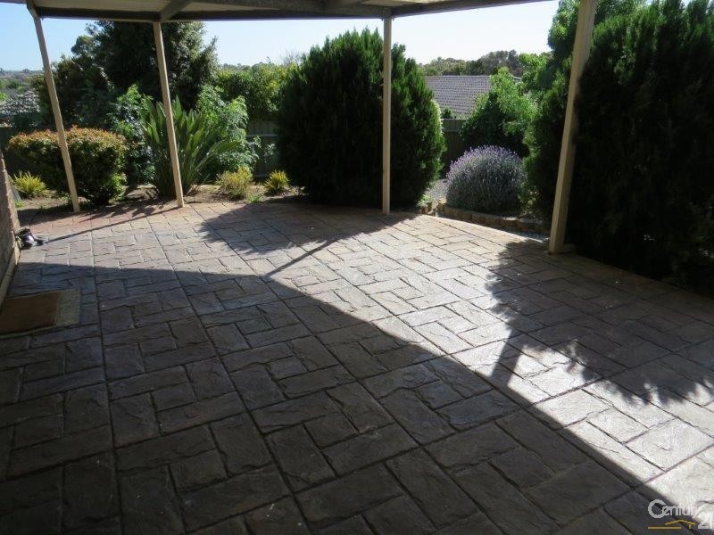 12 New England Drive, Woodcroft SA 5162