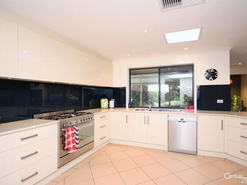 32 Furioso Drive, Woodcroft SA 5162