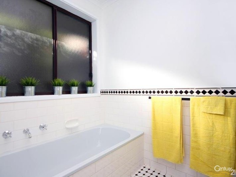 32 Furioso Drive, Woodcroft SA 5162