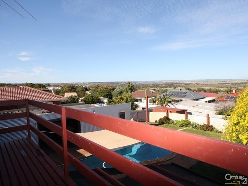 4 Oliver Crescent, Port Noarlunga SA 5167